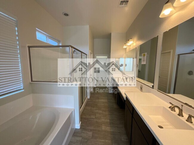 Building Photo - 10155 E Naranja Ave