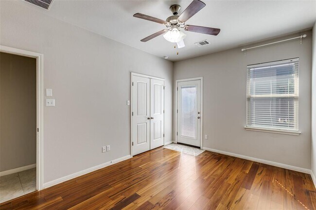 Building Photo - 456 S Brook Dr