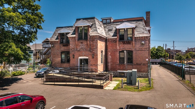 Building Photo - 325 Myrtle Ave