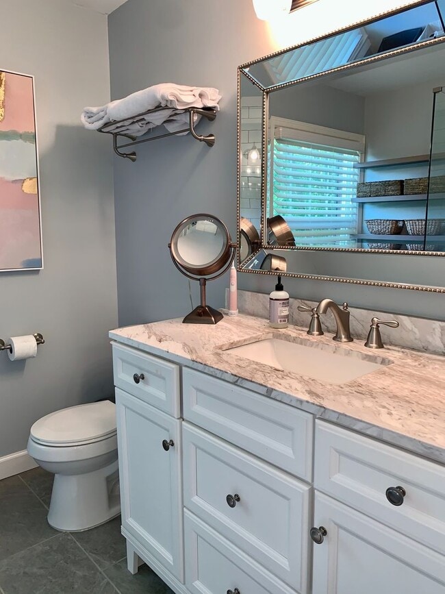 Building Photo - Fully remodeled Crown Heights BEAUTY!