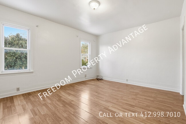 Building Photo - 703 Excelsior St