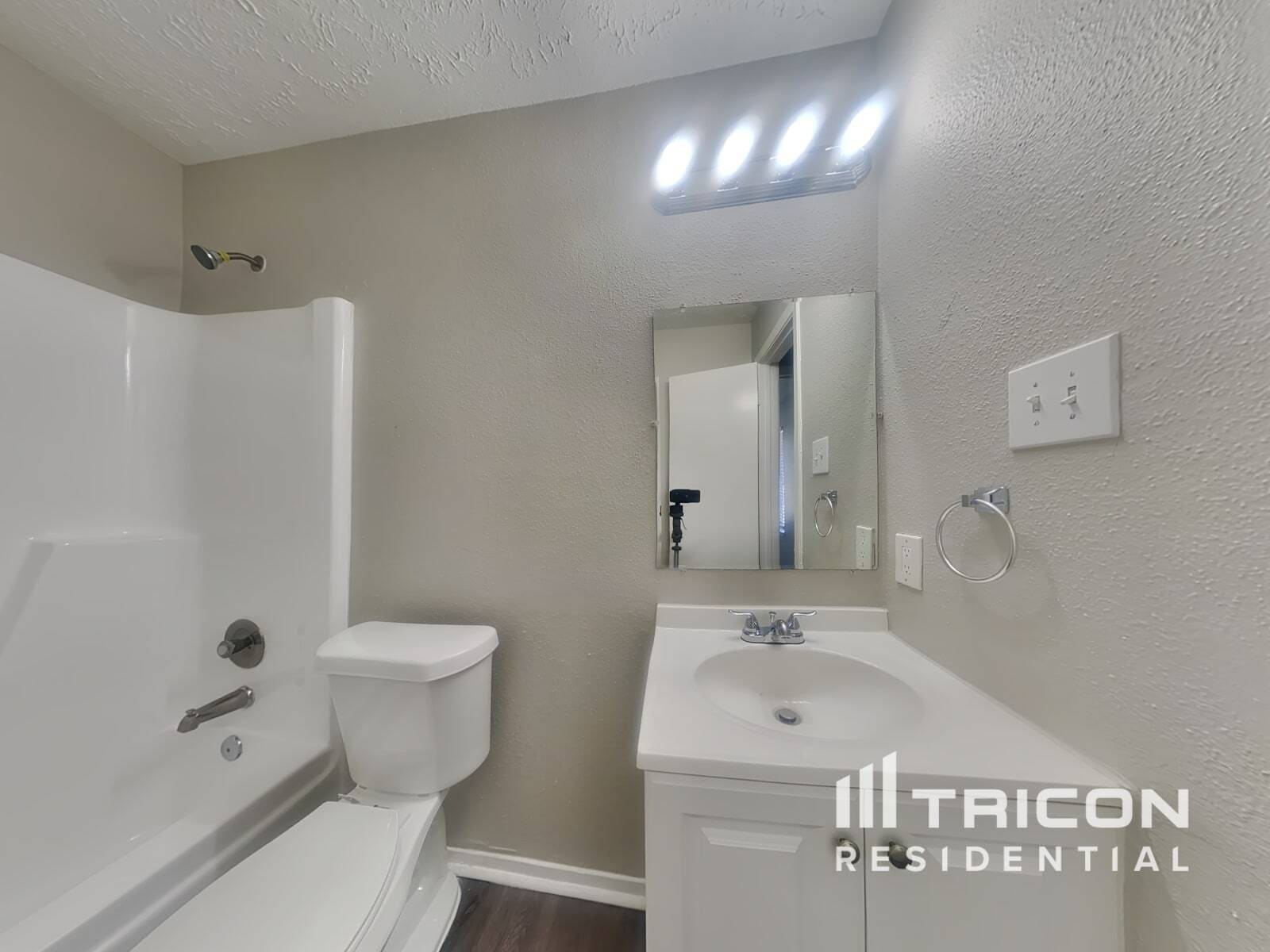 Building Photo - 4700 Greenwood Dr