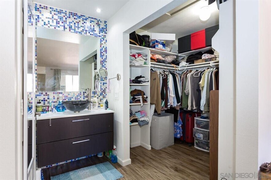 Building Photo - 6204 Caminito Carrena