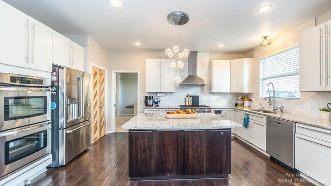 Building Photo - 815 Atherstone Dr