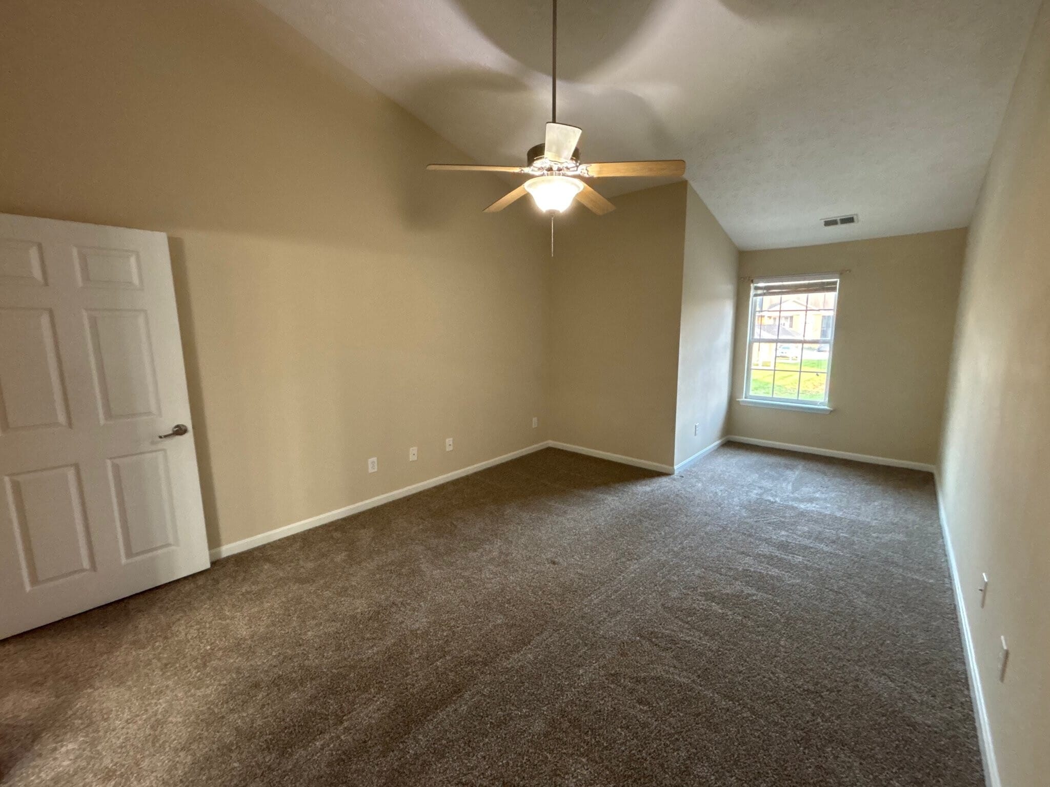 Building Photo - 9400 Clubview Dr