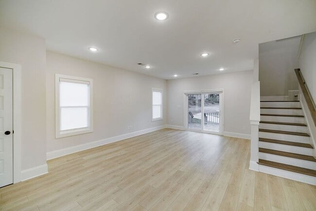 Building Photo - 125 Harper St