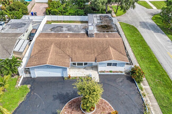 Building Photo - 4901 W Park Rd