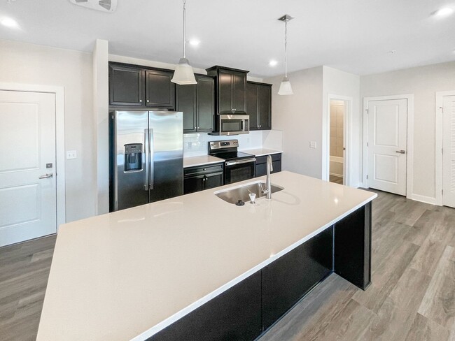 Building Photo - $200 OFF FIRST MONTH'S RENT! Luxury 2 Bedr...