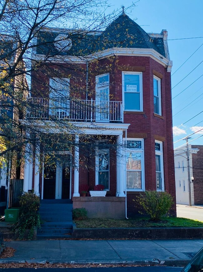 Building Photo - 2525 Park Ave