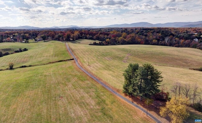 Building Photo - 2929 Green Meadows Ln