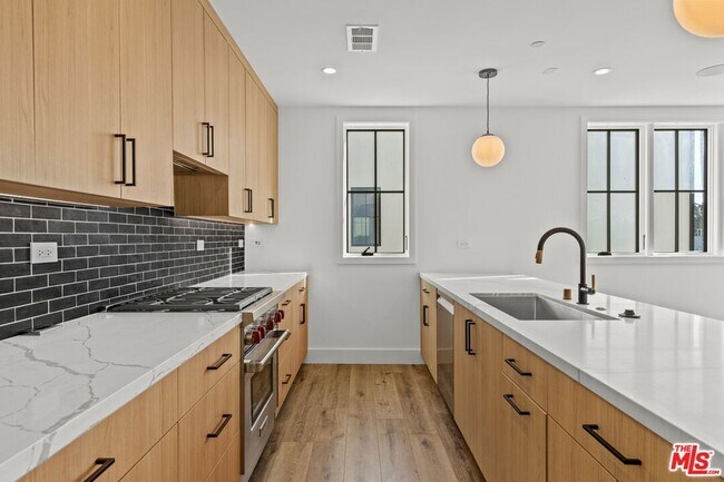 Building Photo - 14535 Killion St