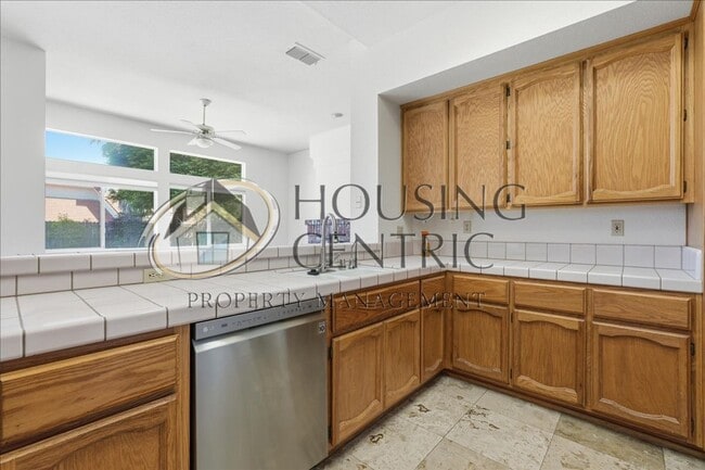 Building Photo - Beautiful Single Story Rental in the Heart of Folsom