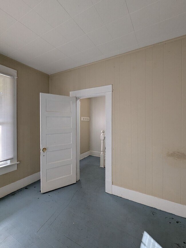 Building Photo - $1,000 Grocery Store Gift Card! 4 Bedroom,...