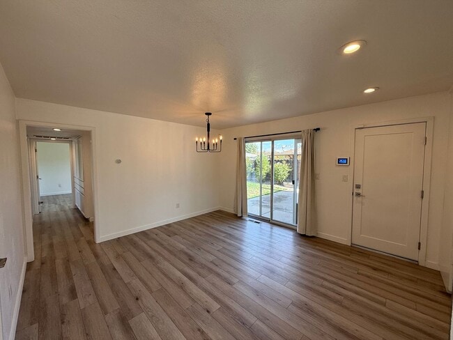 Building Photo - Updated 3-bedroom single story in Oakdale!