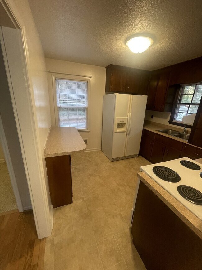 Building Photo - 3 bd 2 ba Ranch