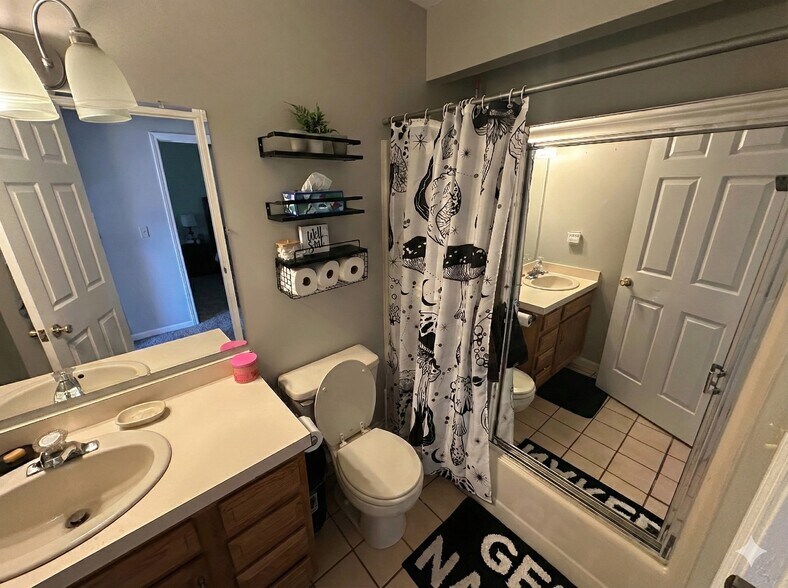 Building Photo - 1641 Olympus Dr