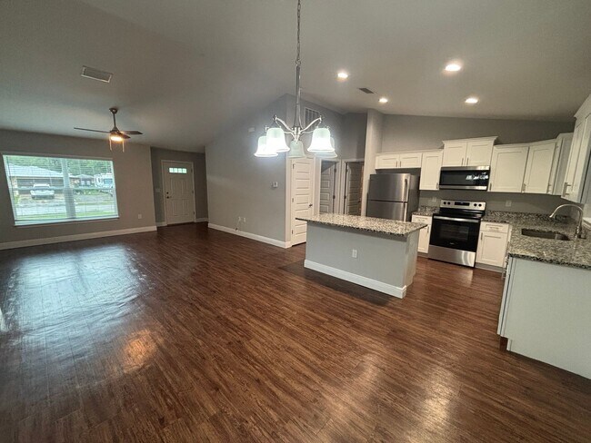 Building Photo - Custom Home - Desirable Citrus Springs Nei...