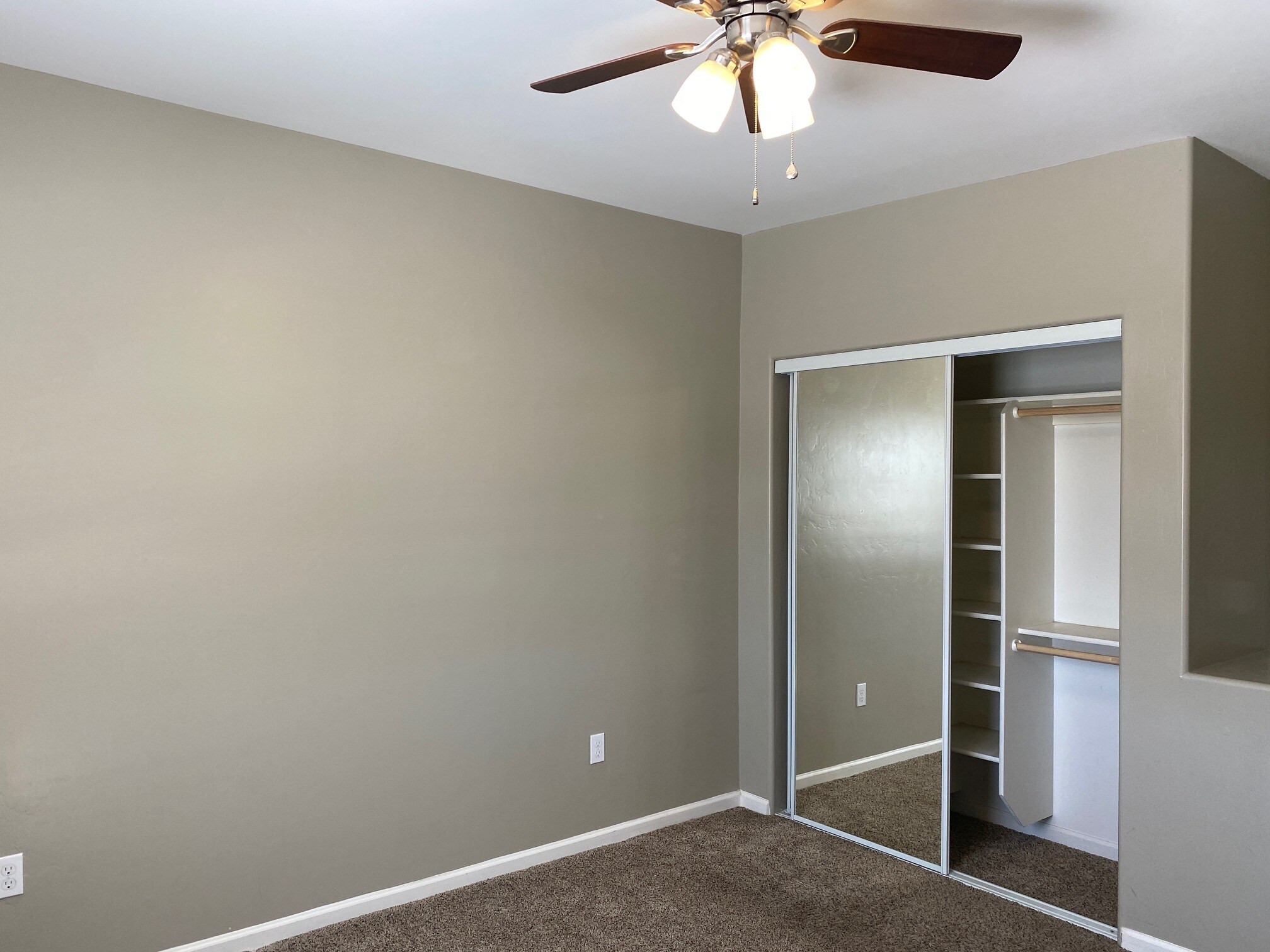 Building Photo - 3623 E Bellevue St