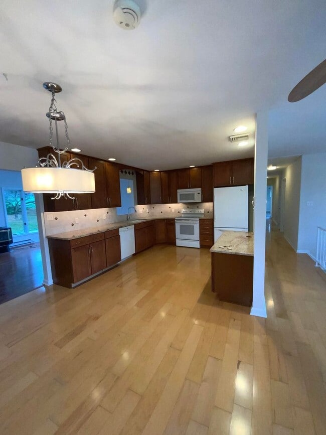 Building Photo - 5 br, 3 bath House - 35 CINDER RD