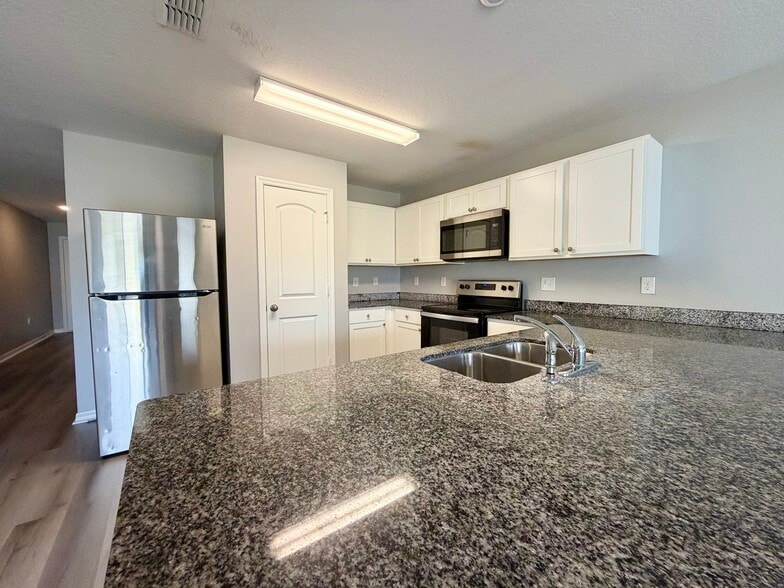 Building Photo - 687 Gila Dr
