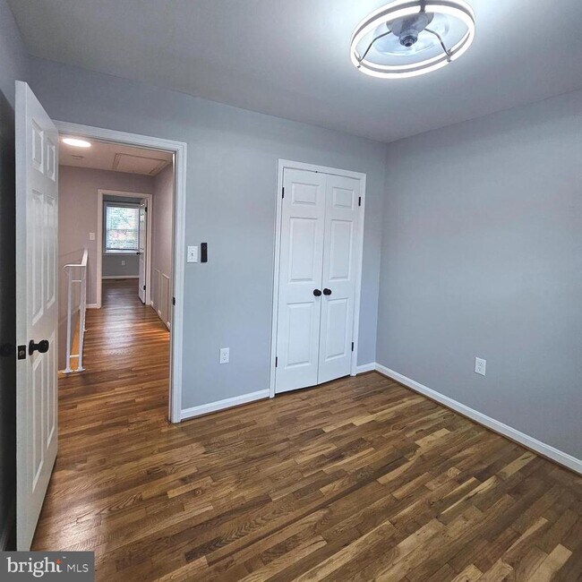 Building Photo - 7034 Bradwood Ct