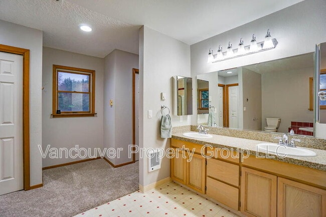 Building Photo - 745 S 21st Pl