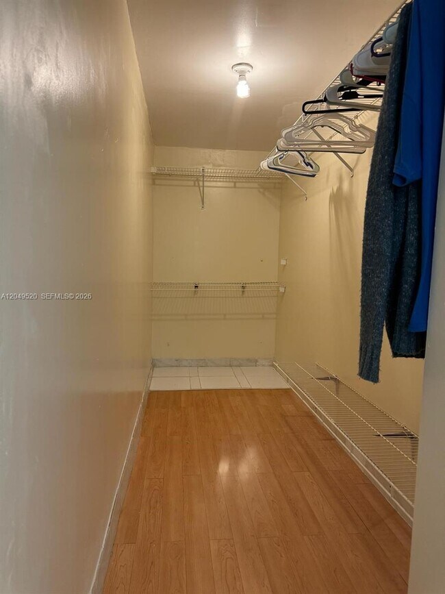 Building Photo - 225 NE 175th Terrace