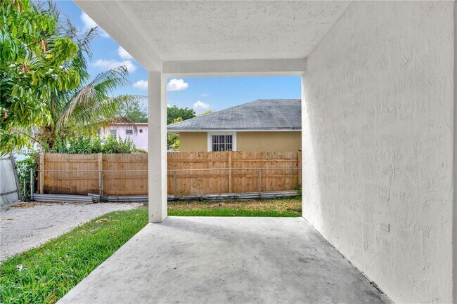 Building Photo - 6323 NW 1st Pl