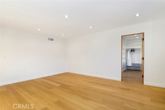 Building Photo - 9742 Farralone Ave