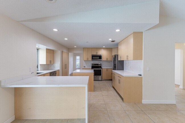 Building Photo - 5316 SW 8th Pl