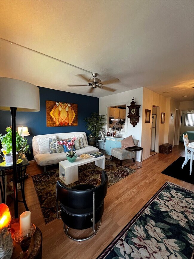 Building Photo - 301 E McNab Rd