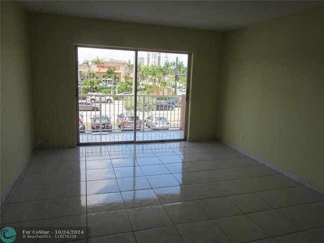 Building Photo - 2200 E Hallandale Beach Blvd