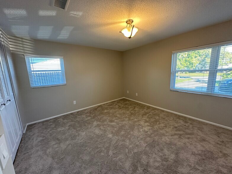 Building Photo - 6524 Voltaire Dr