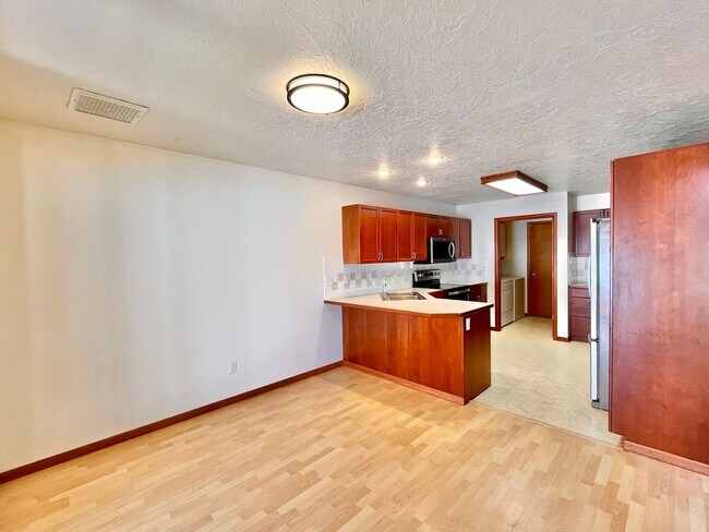 Building Photo - Spacious 3 bedroom/3 bath Townhome with 2 car Attached Garage and Private Yard in Evans, CO