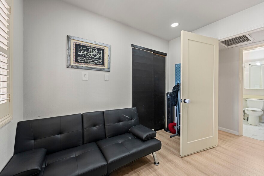 Building Photo - 18122 Sundowner Way