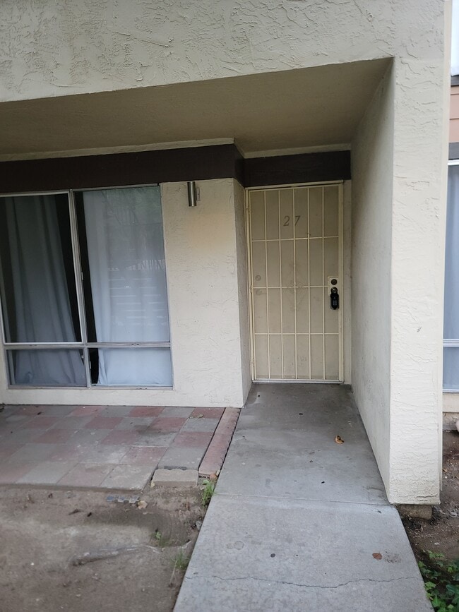 Building Photo - 745 E Bradley Ave