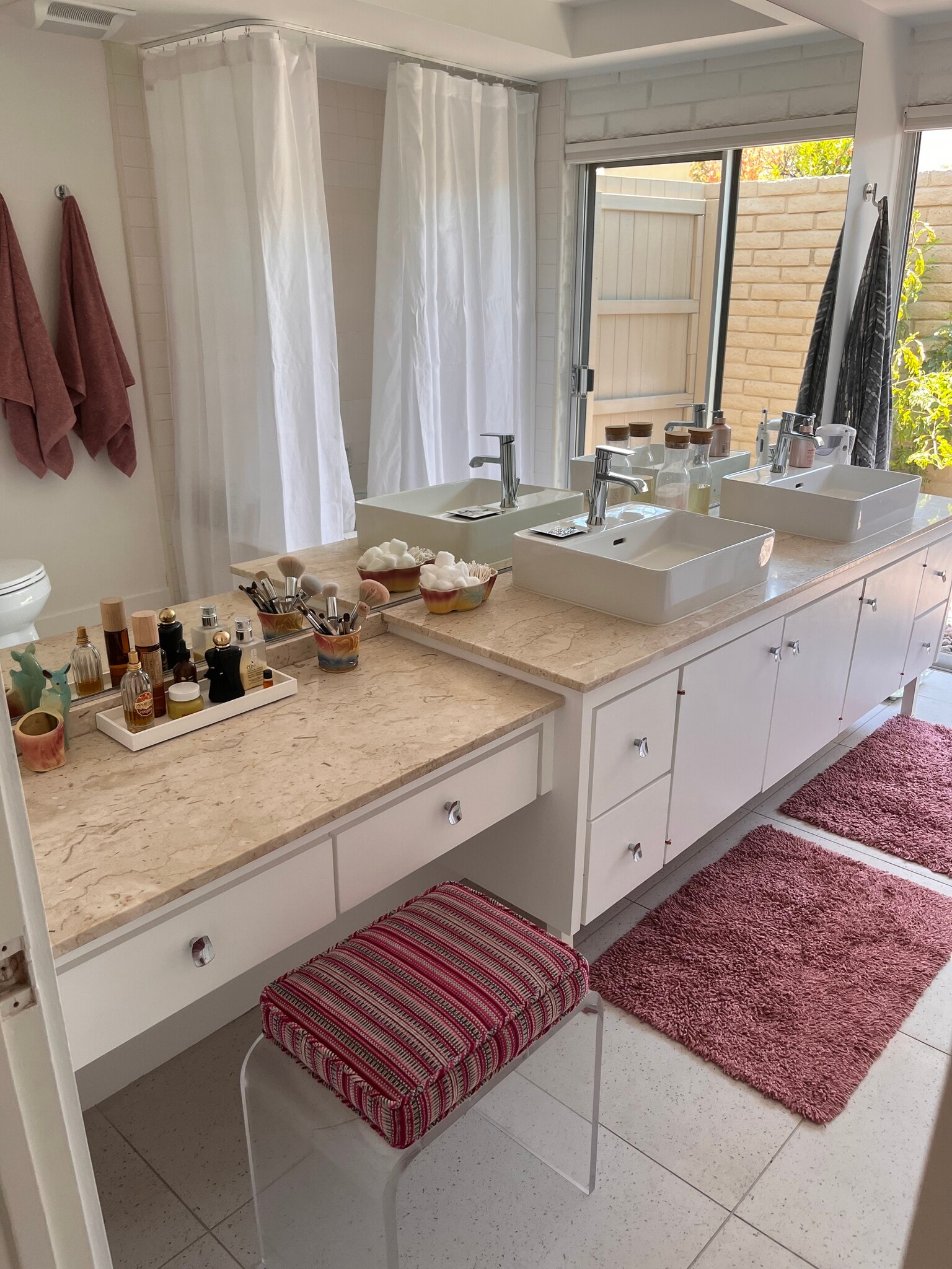 Primary Bath w/Vanity & Duel Sinks, Tub/Shower and Courtyard - 45125 Cam Dorado