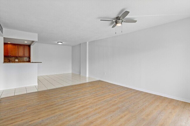 Building Photo - 951 De Soto Rd