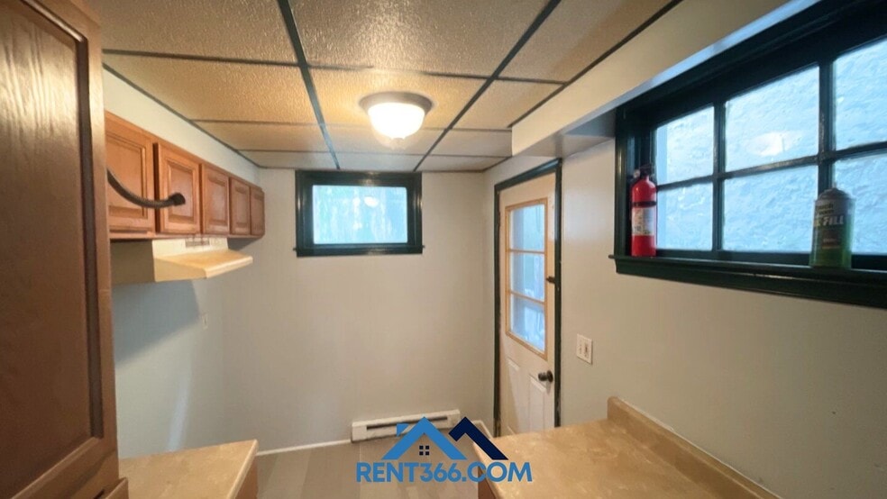 Building Photo - 403 E Norwegian St