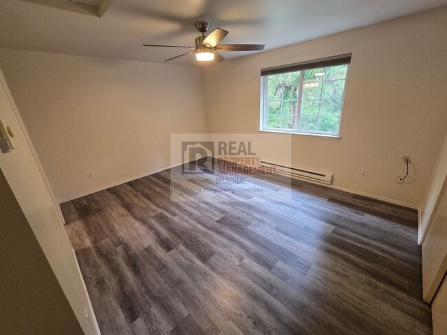 Building Photo - Check out this adorable 2.0 bedroom, 2.5 b...