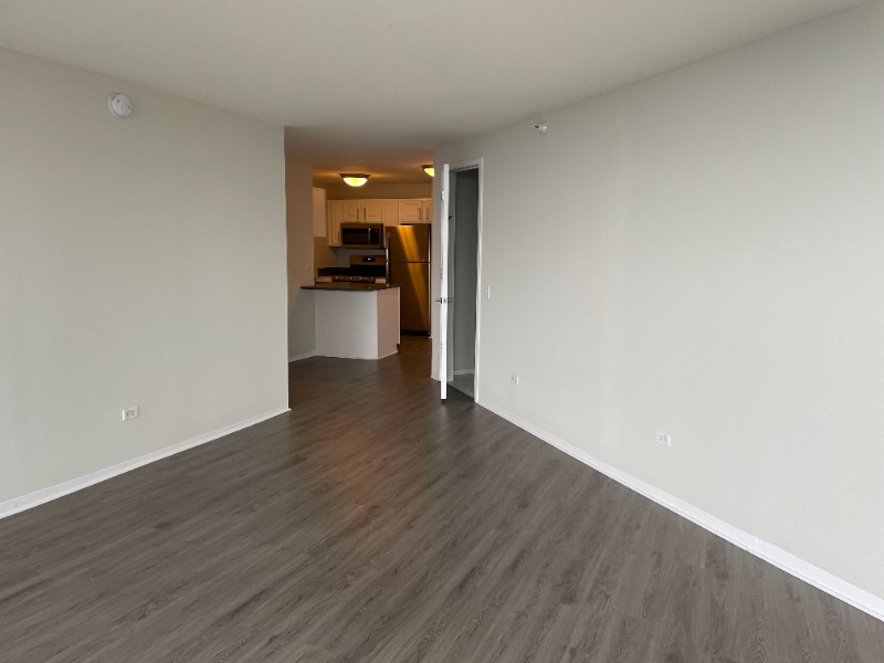 Building Photo - 570 N State St