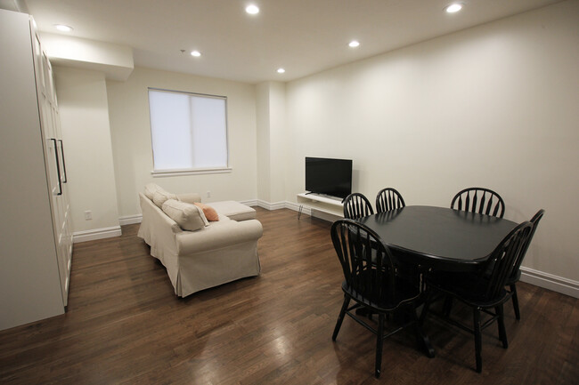 Building Photo - 625 E 200 S