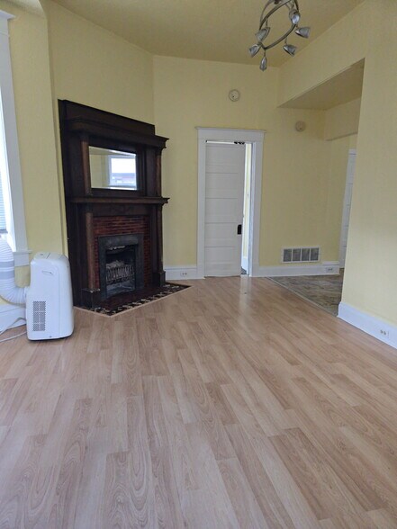 Building Photo - 1057 S 900 E