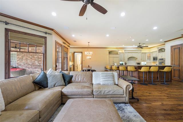 Building Photo - 6520 Twin Oaks Dr