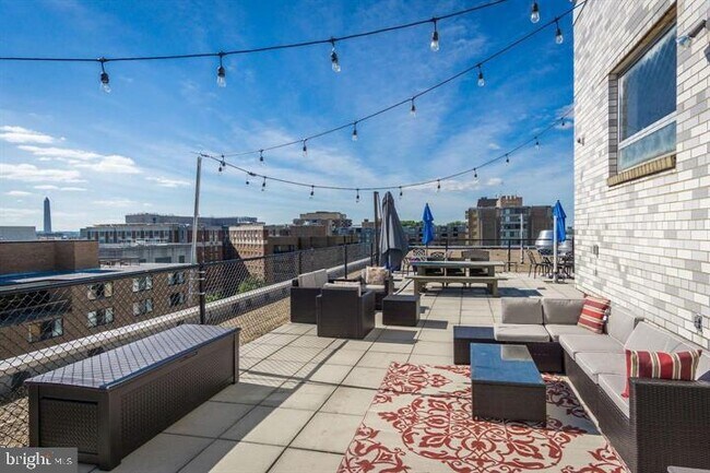 Building Photo - 730 24th St NW