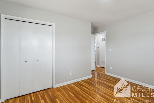Building Photo - Very Large 3 Bedroom Home, All One Level!