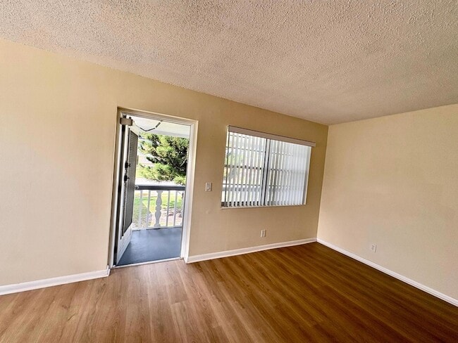 Building Photo - 241 Sheffield J