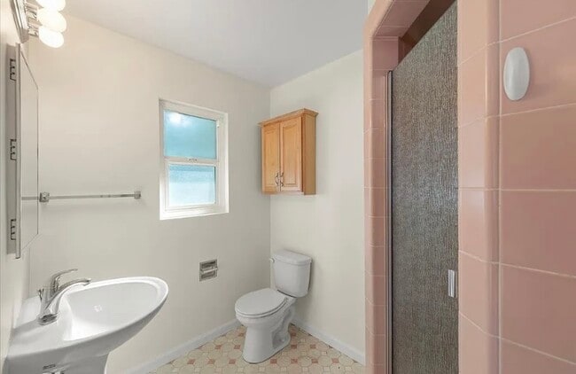 Building Photo - For rent