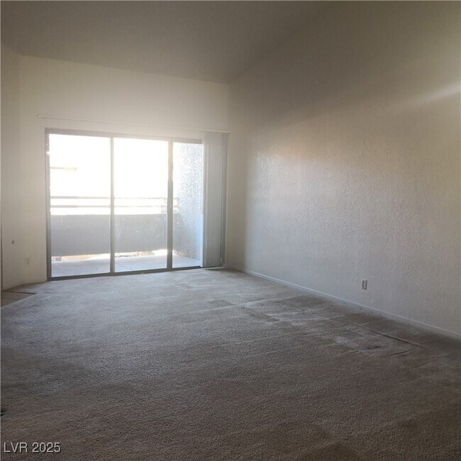 Building Photo - 5026 S Rainbow Blvd