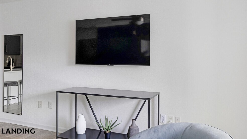 Building Photo - 210 Hillwood Blvd